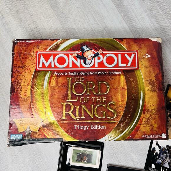 Monopoly The Lord Of The Rings Trilogy Edition Board Game - Picture 2 of 6